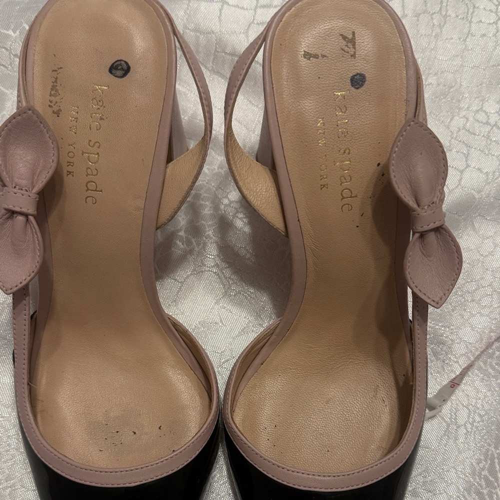 Kate Spade Black and Blush Heels. - Picture 5 of 12